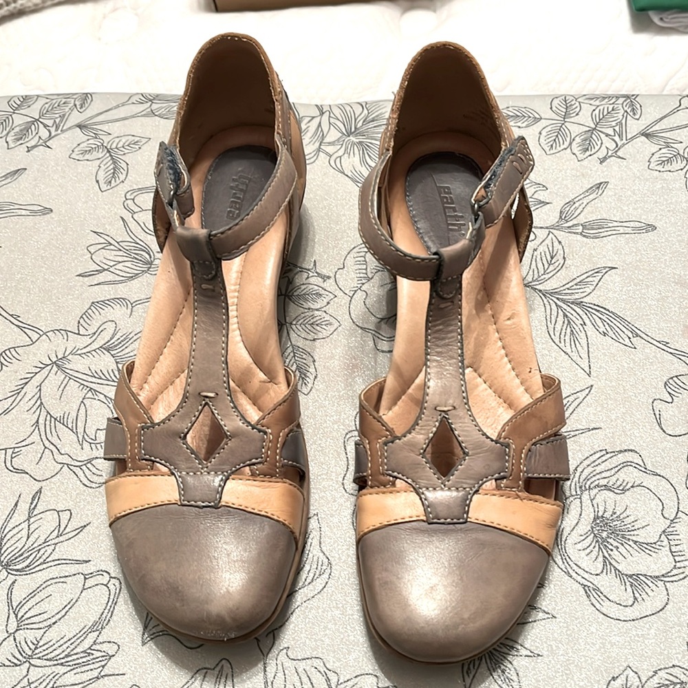 Earth Ankle Strap shoes, sandals 7.5